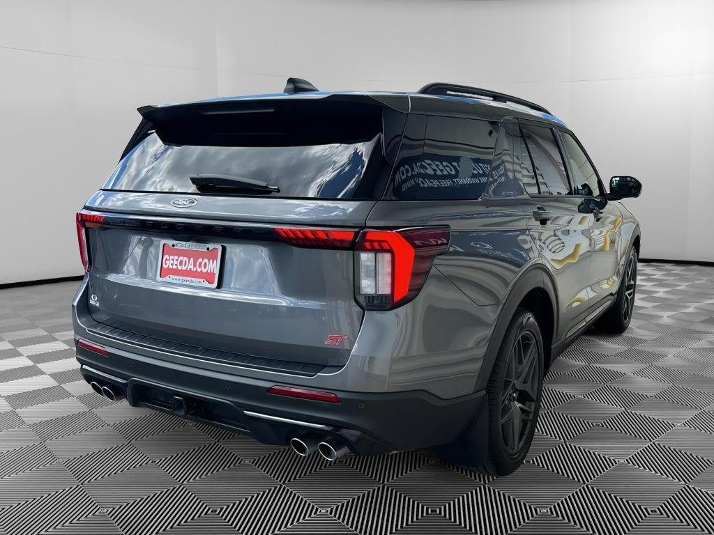 Used 2025 Ford Explorer ST AWD/4WD image 4