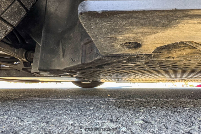 Used 2005 Ford GT RWD image 80