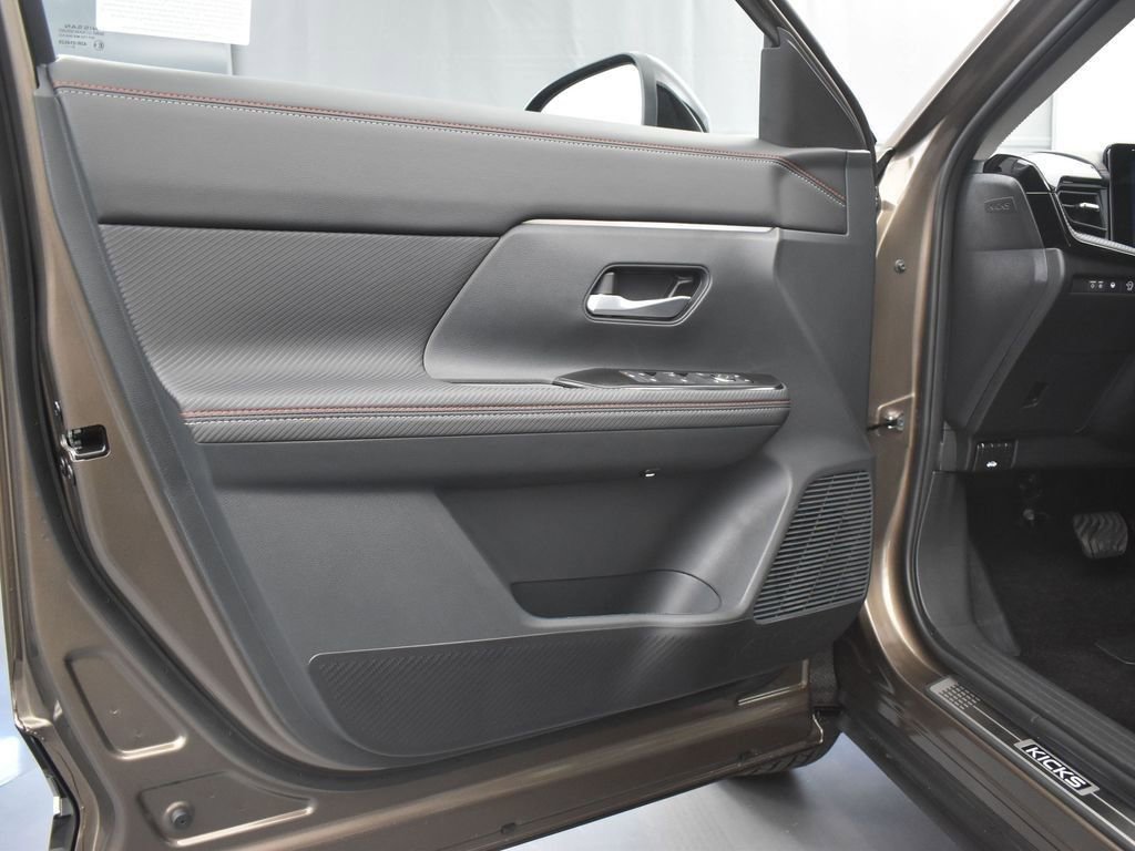 New 2026 Nissan Kicks SR w/ Illumination Package FWD image 28