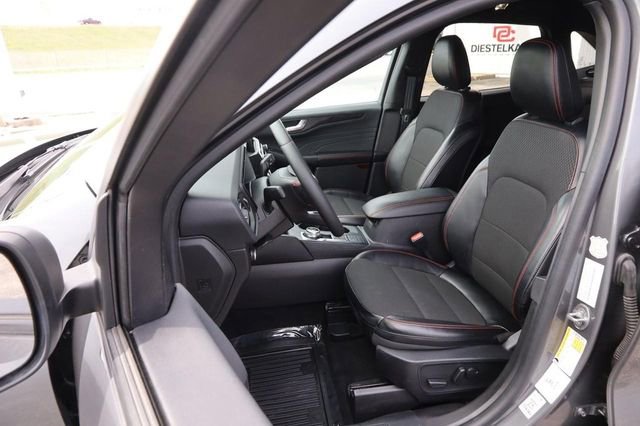 Used 2024 Ford Escape ST-Line w/ Cold Weather Package image 9