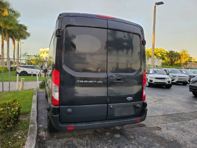Used 2015 Ford Transit 250 148 Medium Roof RWD image 4