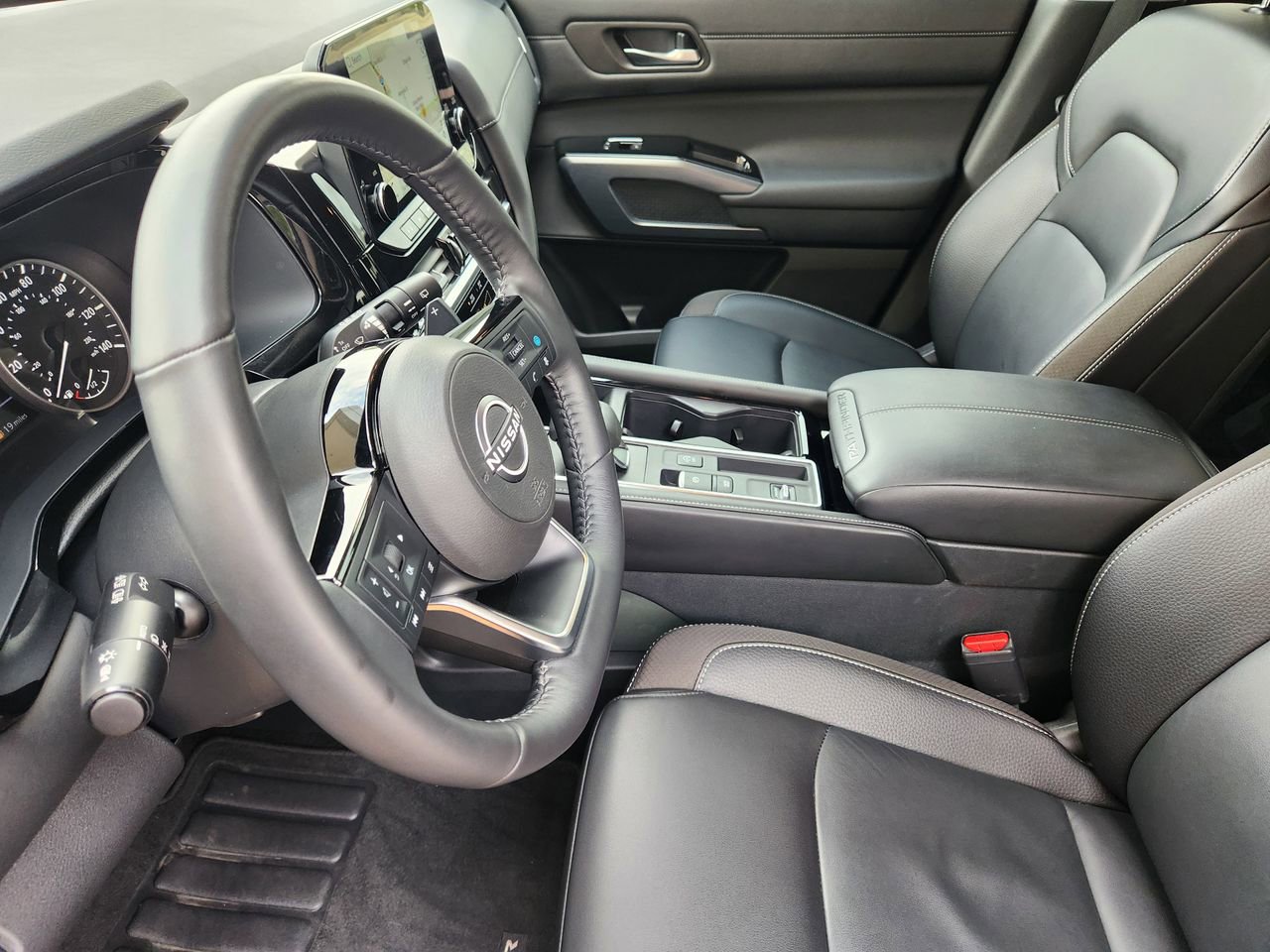 Used 2025 Nissan Pathfinder SL image 10
