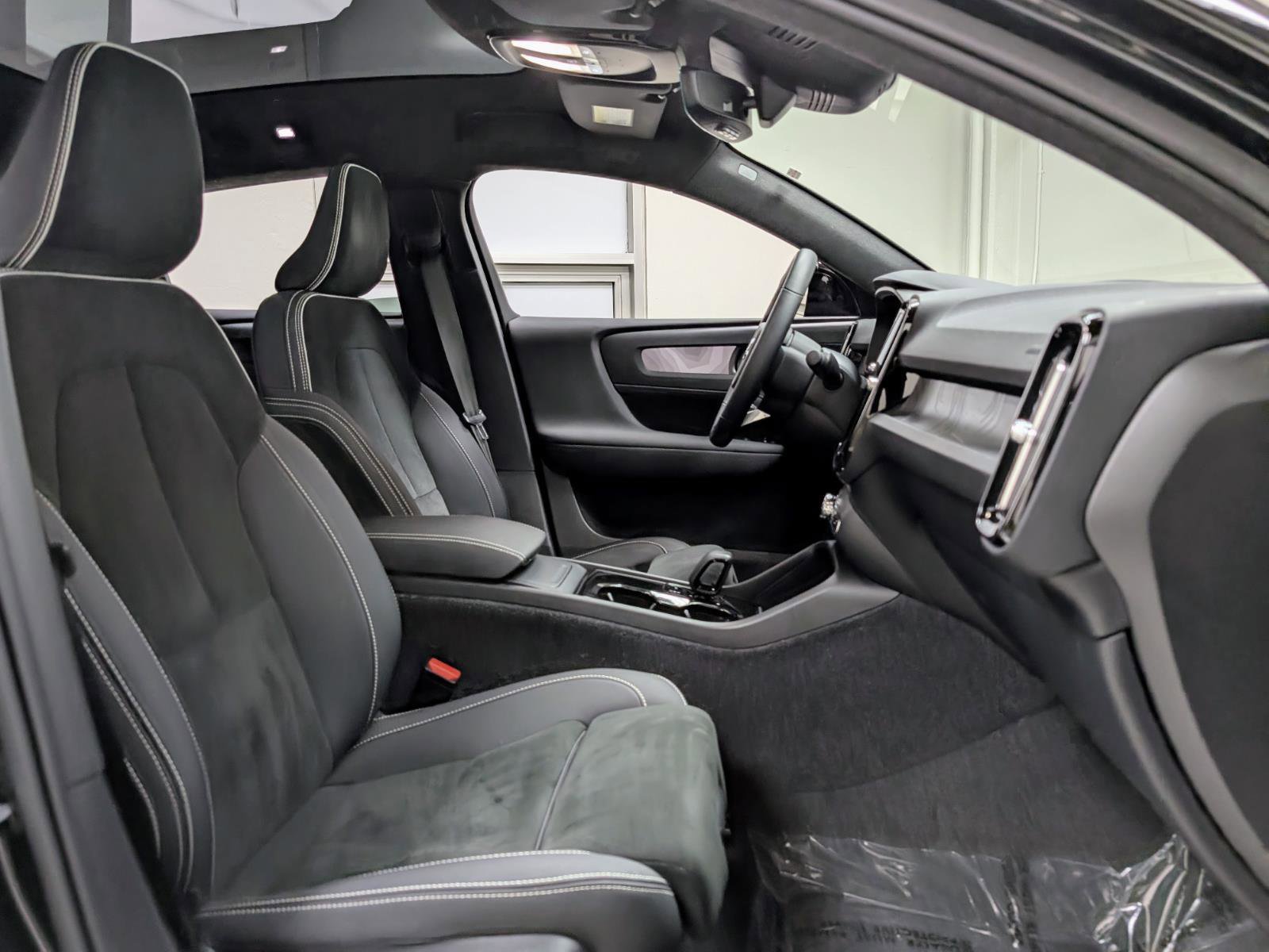 Used 2023 Volvo C40 P8 Recharge Ultimate AWD/4WD image 24