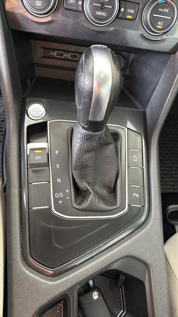 Used 2020 Volkswagen Tiguan SEL FWD image 27