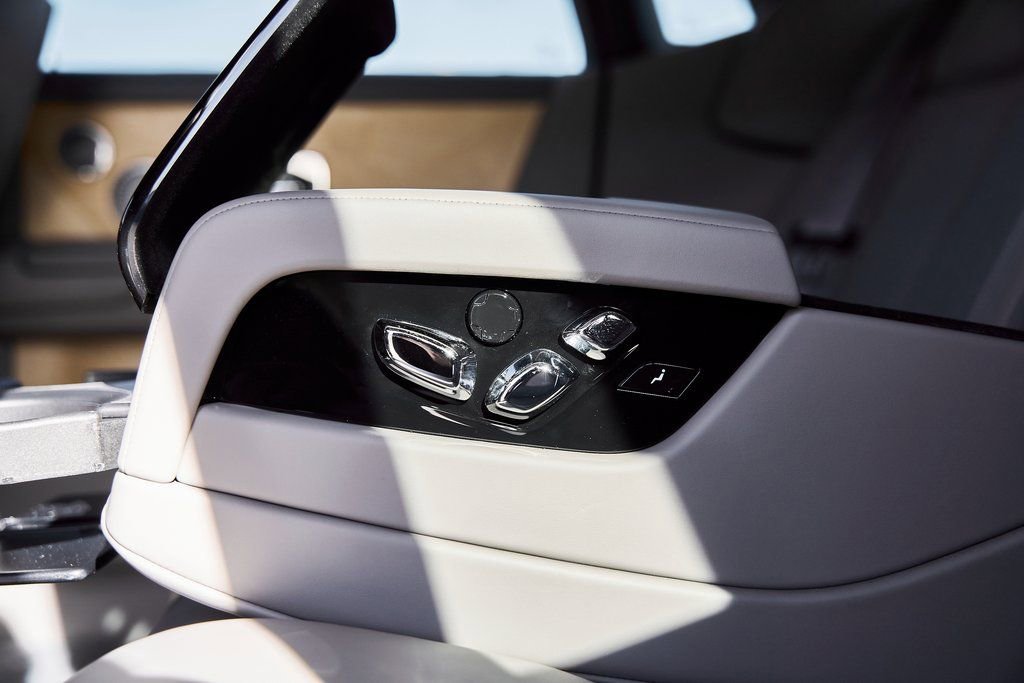 Used 2025 Rolls-Royce Phantom Sedan RWD image 58