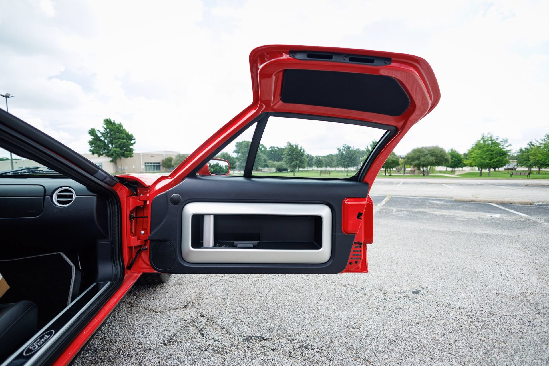 Used 2005 Ford GT RWD image 34
