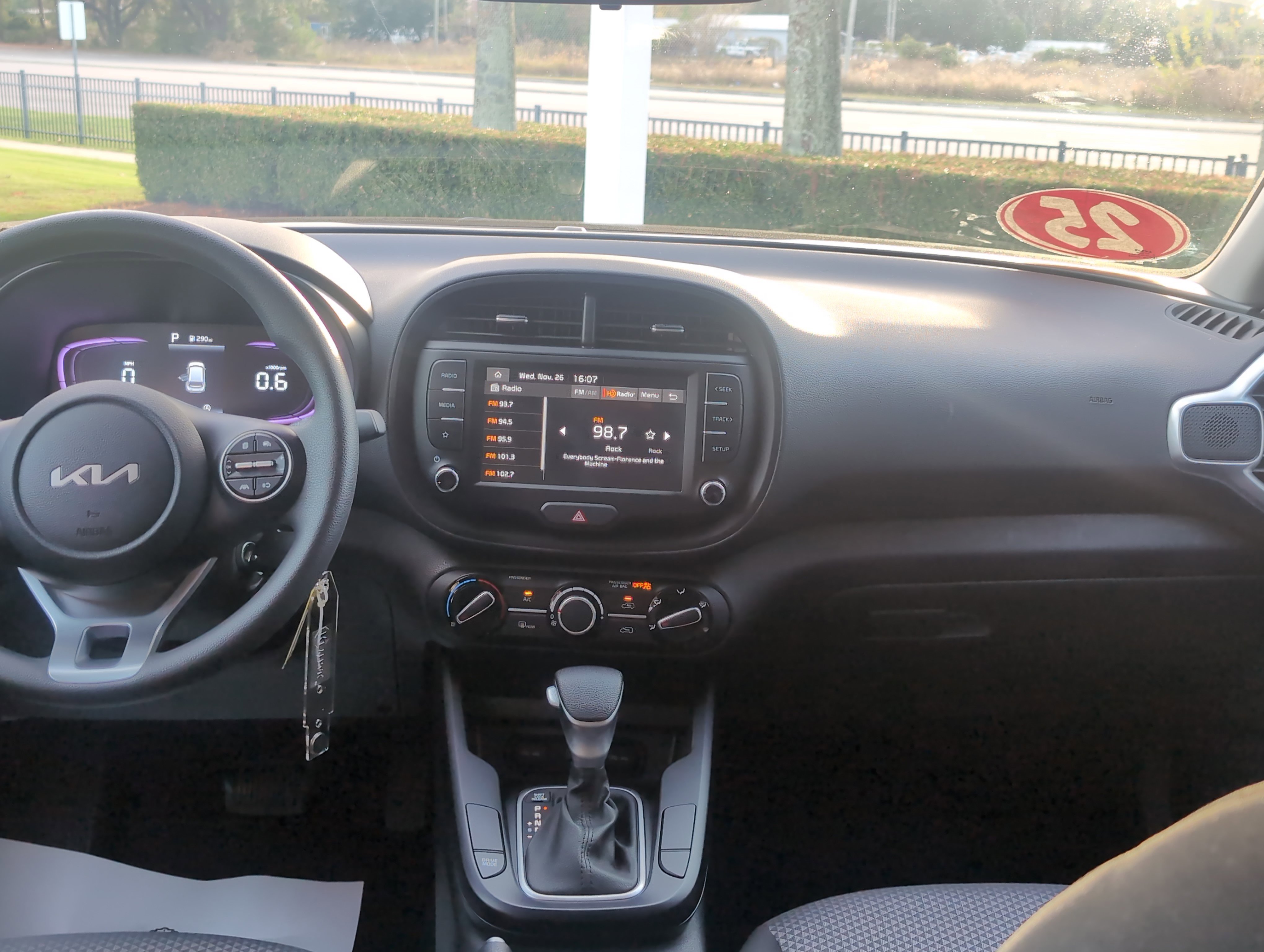 Used 2025 Kia Soul LX w/ LX Technology Package image 28