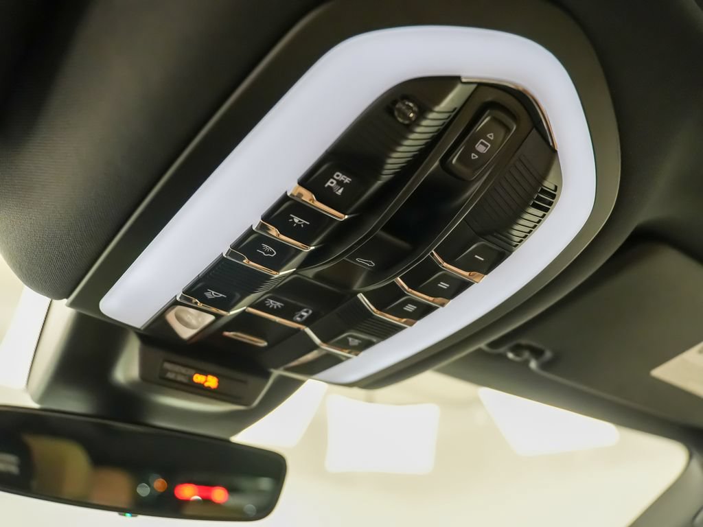 Certified 2023 Porsche Macan AWD/4WD image 27
