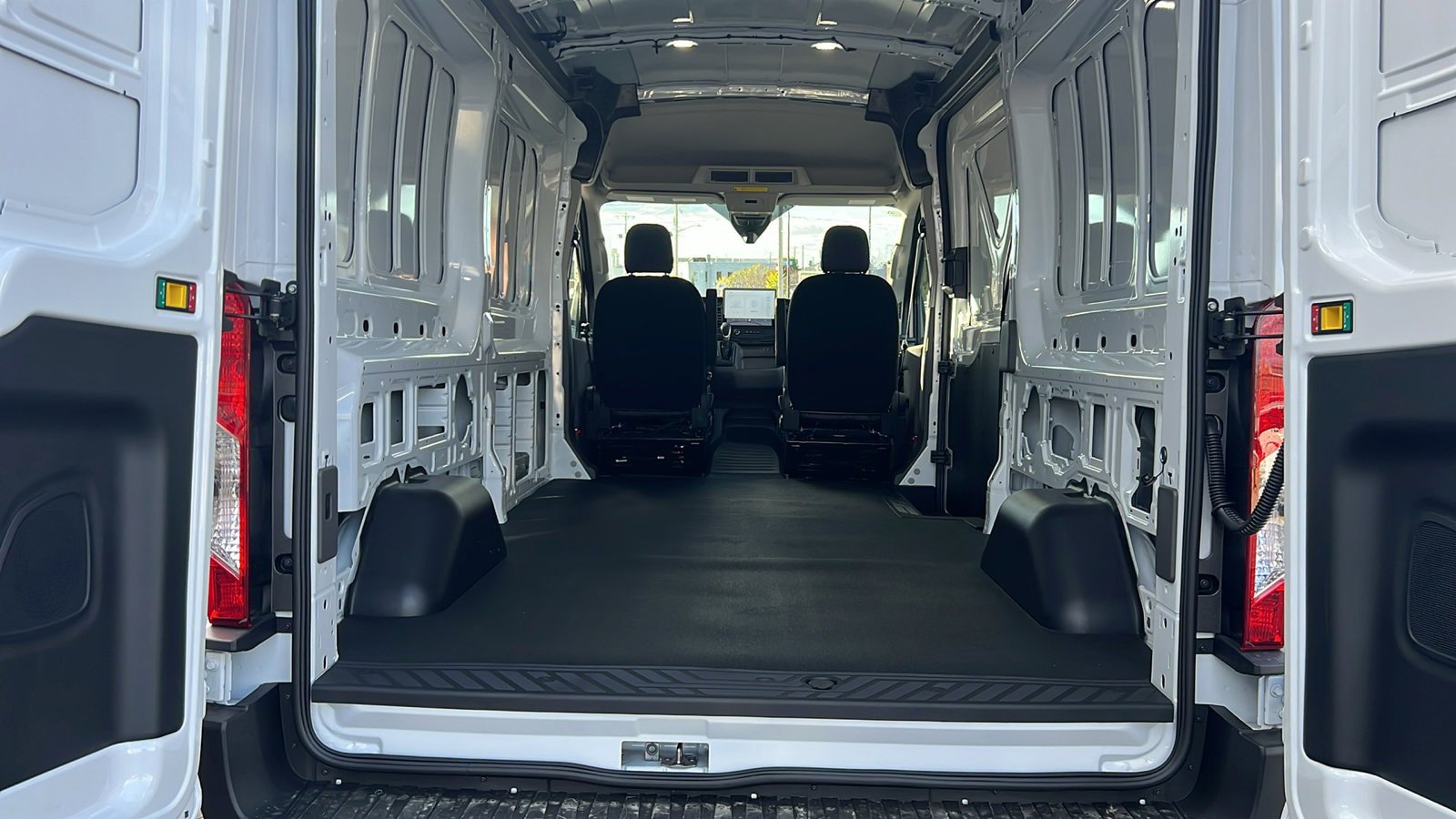 New 2026 Ford Transit 250 148 Medium Roof RWD image 30