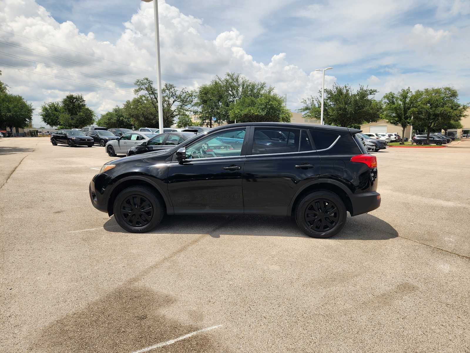 Used 2013 Toyota RAV4 LE FWD image 4