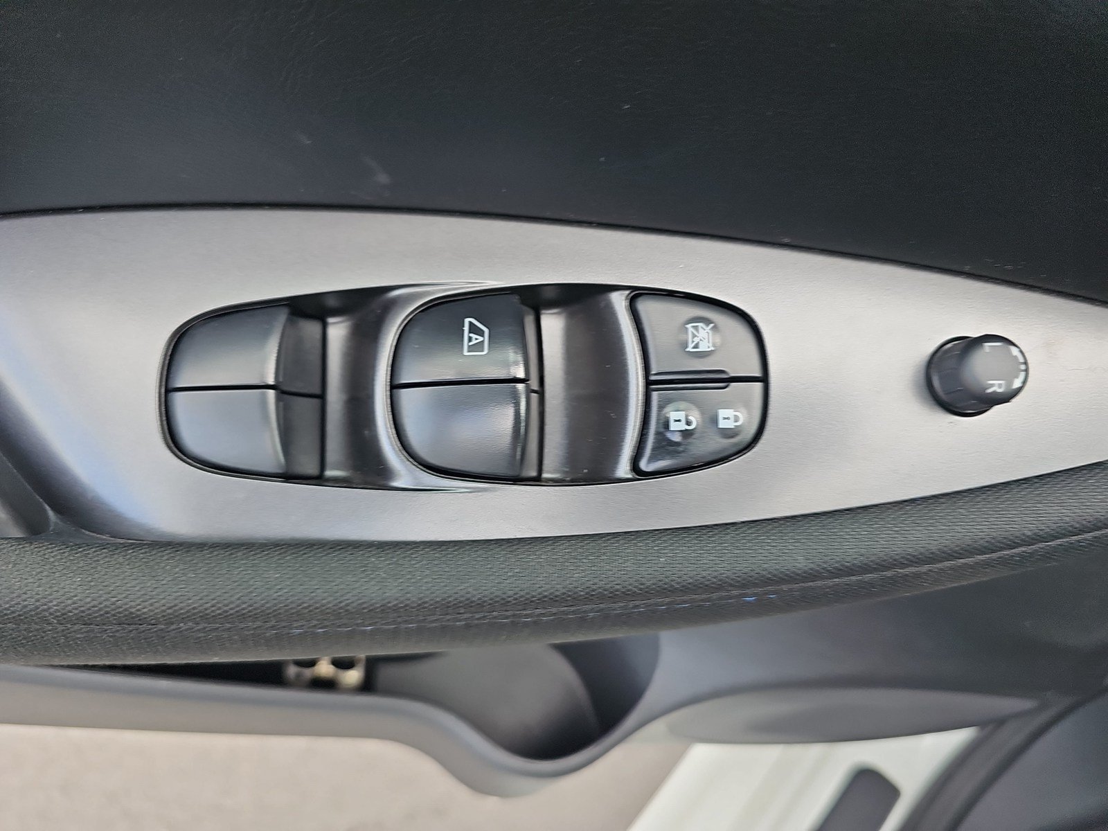Used 2024 Nissan Leaf S FWD image 28