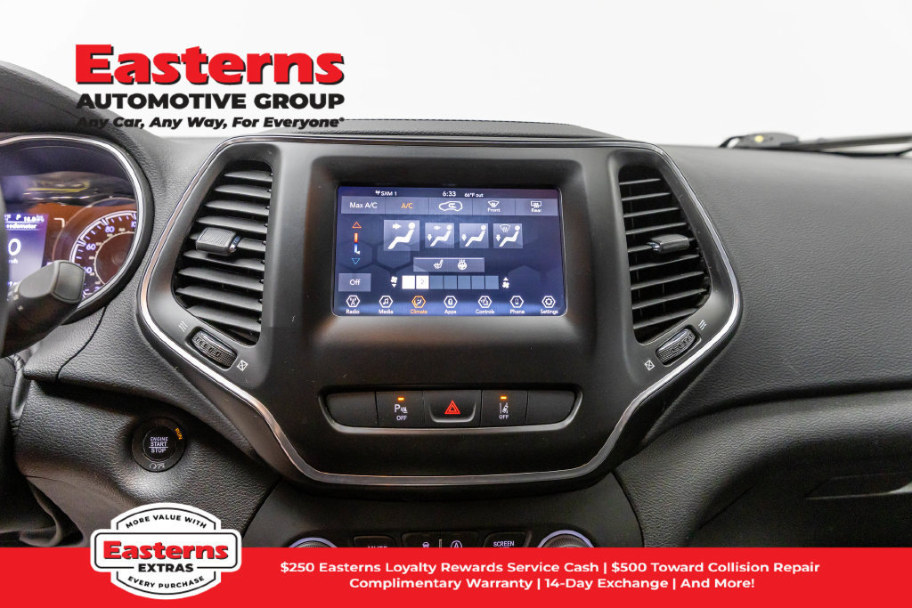 Used 2021 Jeep Cherokee Latitude Plus AWD/4WD image 12