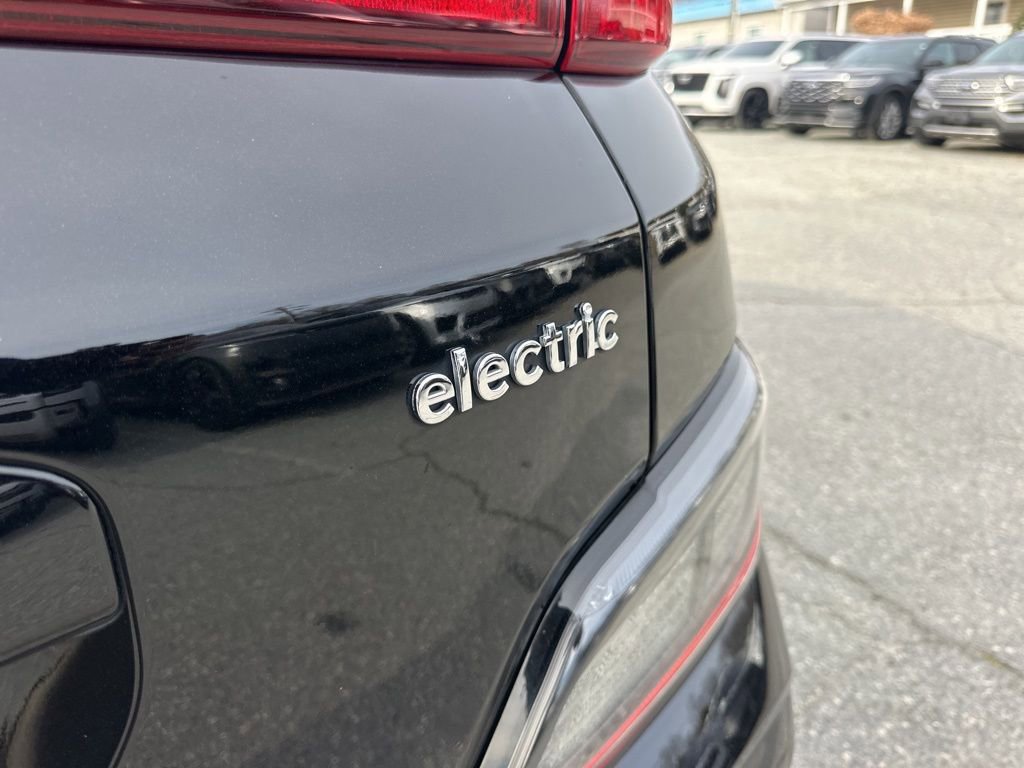 Used 2023 Hyundai Kona SE image 29