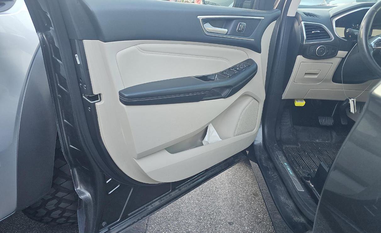 Used 2017 Ford Edge Titanium w/ Equipment Group 302A AWD/4WD image 11