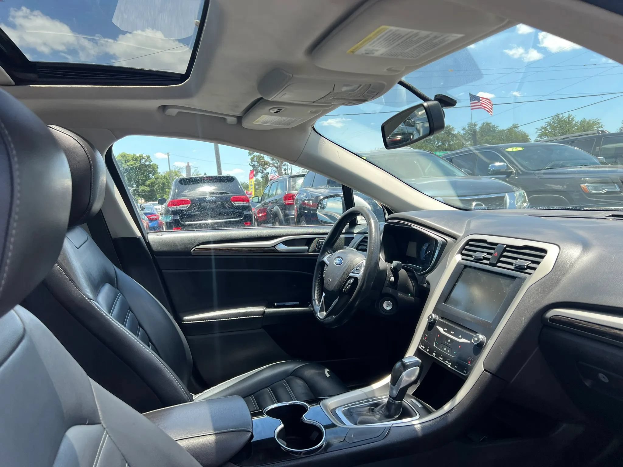 Used 2014 Ford Fusion SE w/ Equipment Group 202A FWD image 17