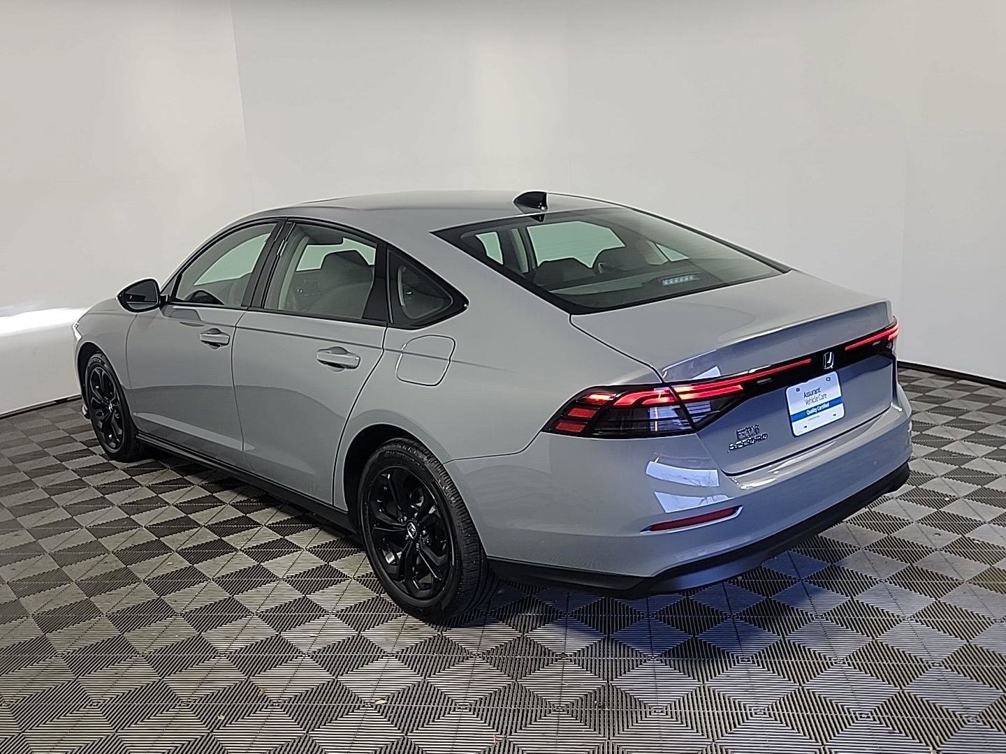 Certified 2025 Honda Accord SE image 10