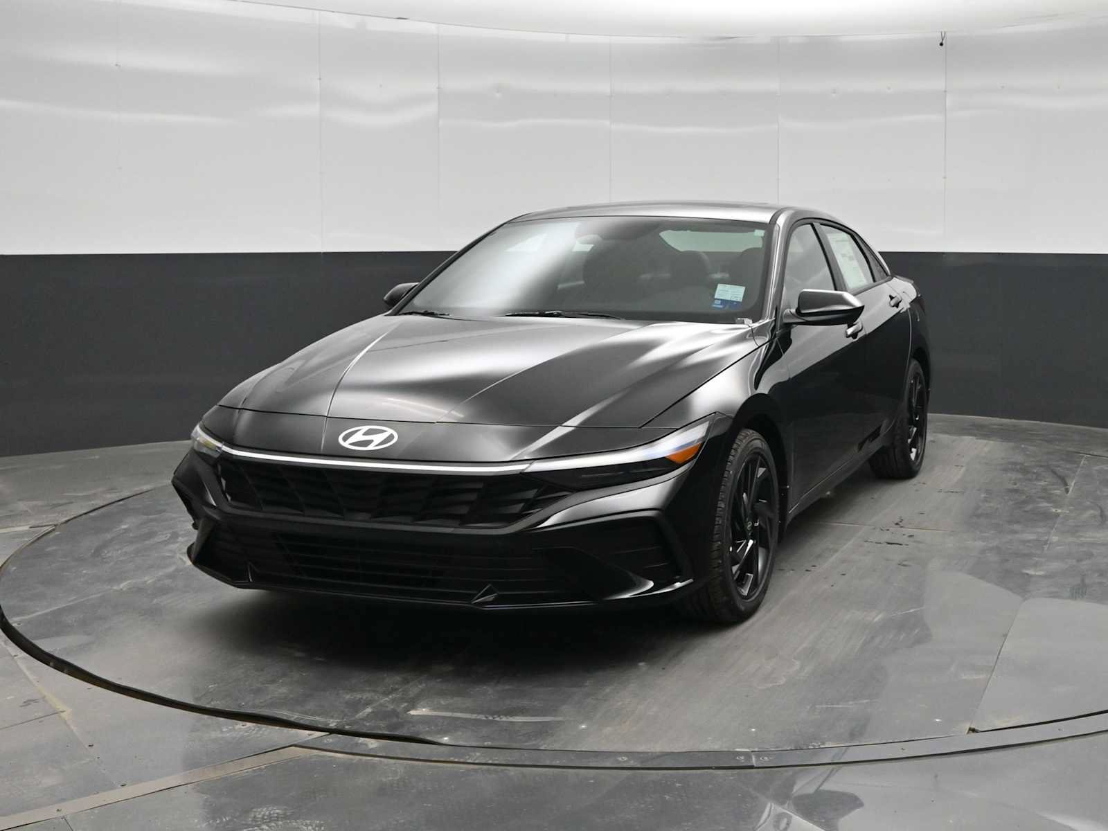New 2026 Hyundai Elantra SEL Sport FWD image 3