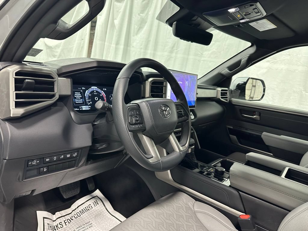 Used 2025 Toyota Tundra Limited AWD/4WD image 15