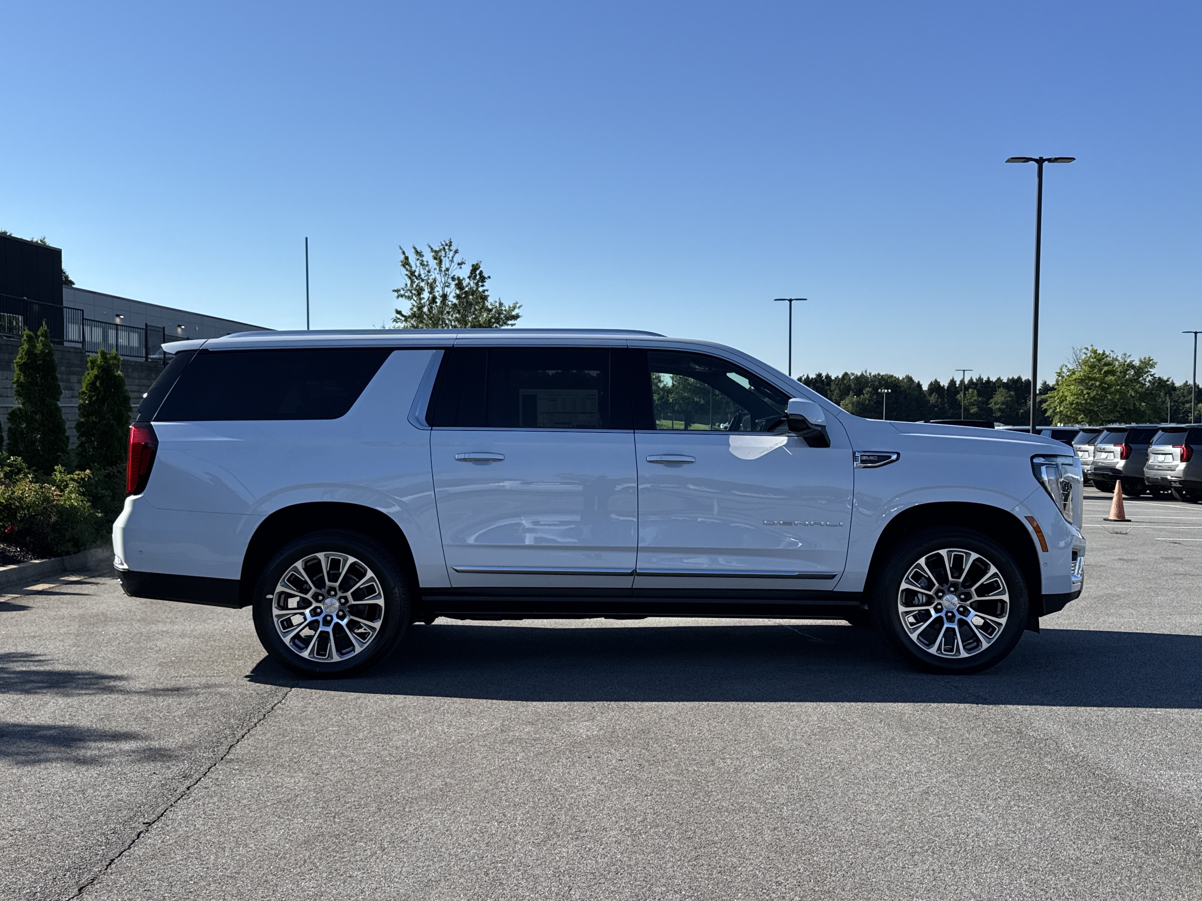 New 2026 GMC Yukon XL Denali w/ Sun & Power Step Package AWD/4WD image 11