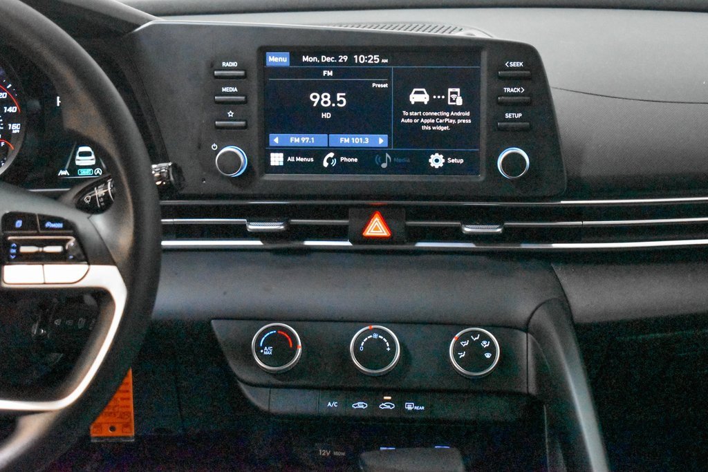 Used 2023 Hyundai Elantra SE w/ Preferred Accessory Package image 14