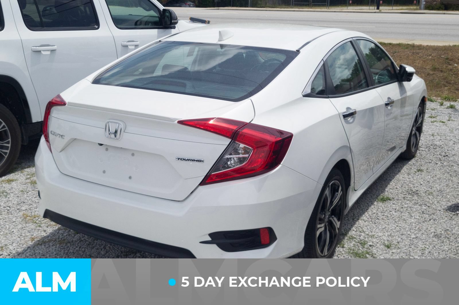 Used 2017 Honda Civic Touring image 3