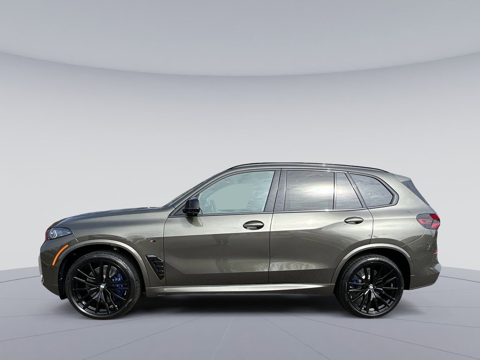 New 2026 BMW X5 M60i image 2