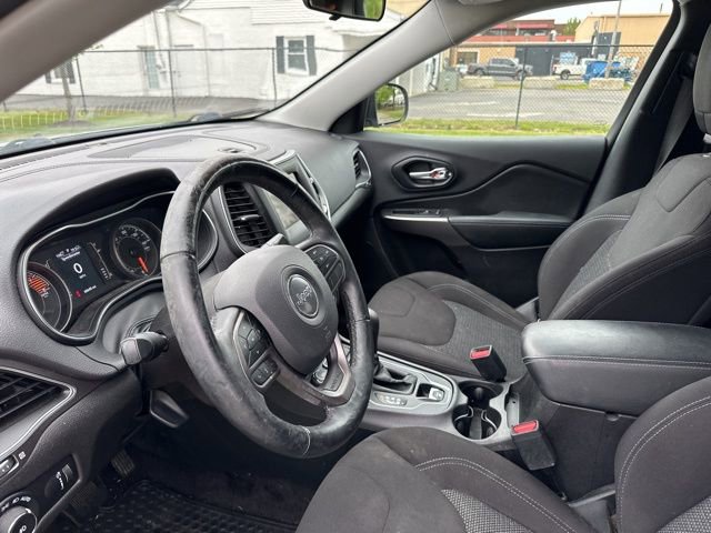 Used 2019 Jeep Cherokee Latitude w/ Cold Weather Group AWD/4WD image 7