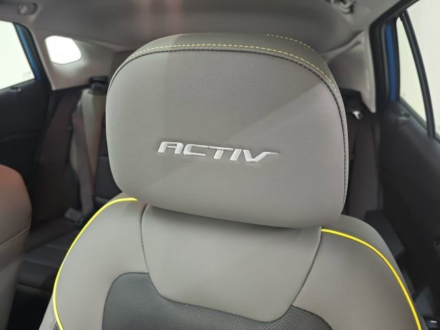 Used 2025 Chevrolet Trax ACTIV w/ Sunroof Package image 17