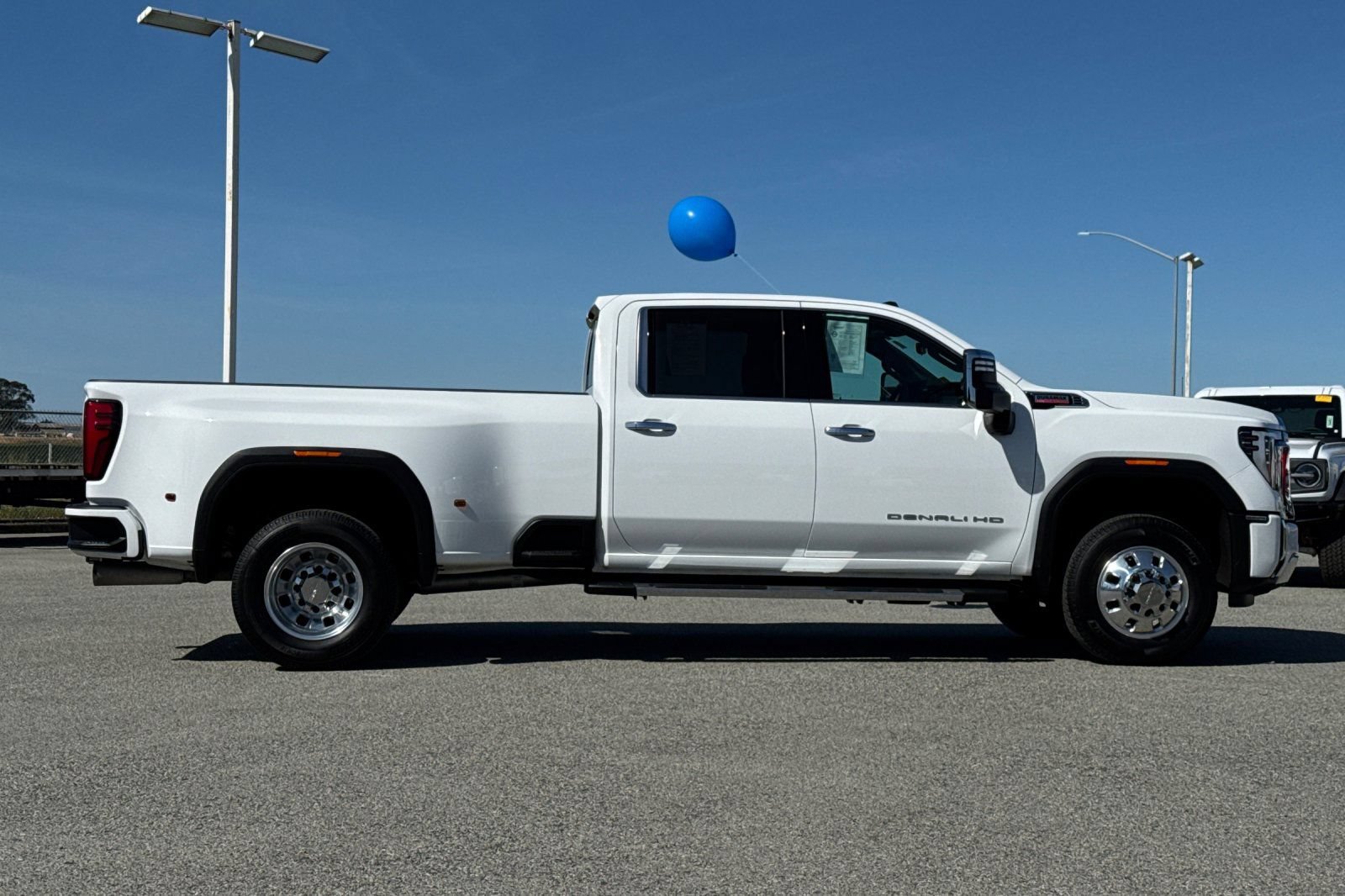 Used 2025 GMC Sierra 3500 Denali w/ Denali Reserve Package AWD/4WD image 3