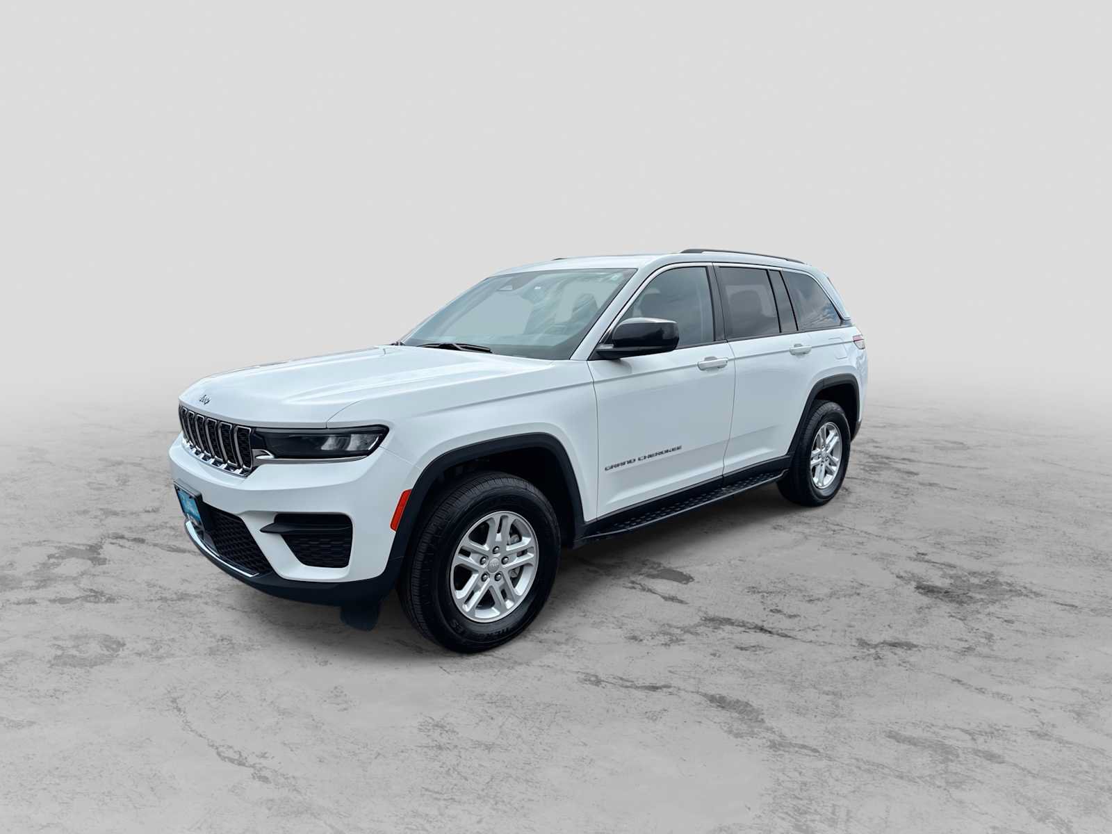 Used 2023 Jeep Grand Cherokee Laredo AWD/4WD image 4