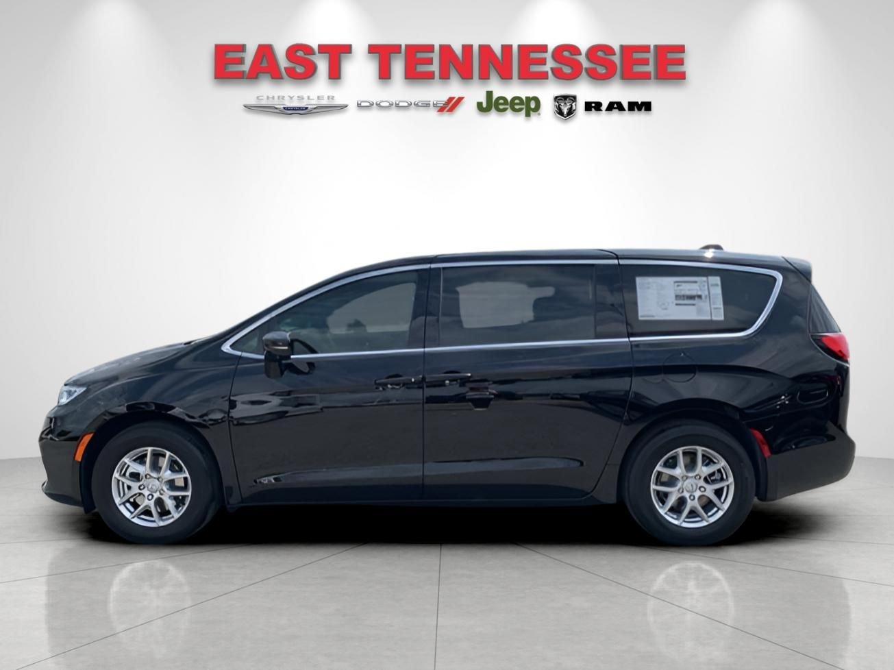 New 2026 Chrysler Pacifica Select image 6
