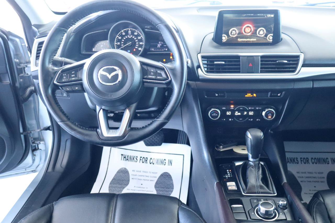 Used 2018 MAZDA MAZDA3 Touring FWD image 17