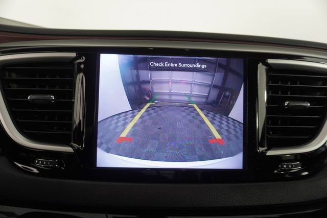 Used 2020 Chrysler Pacifica Touring-L image 28