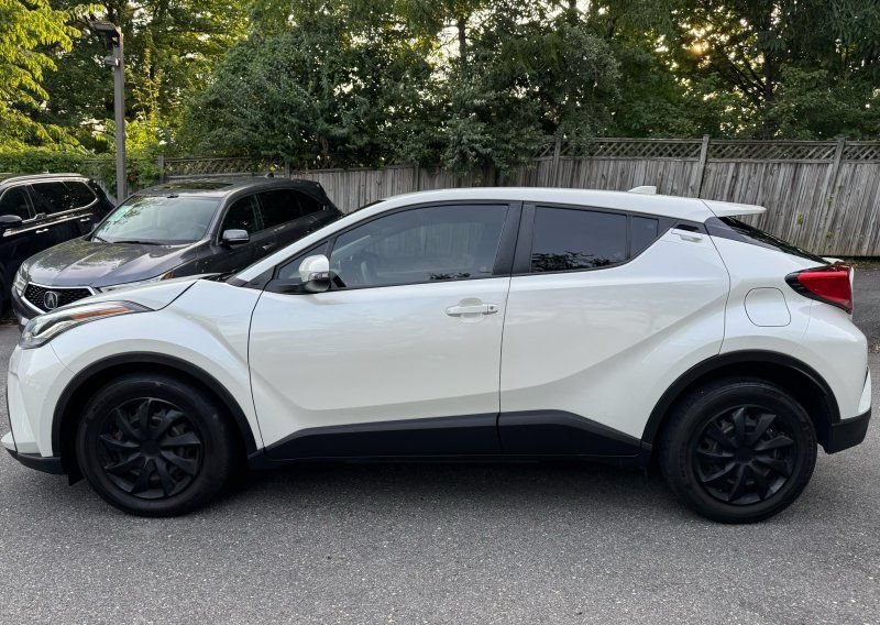 Used 2021 Toyota C-HR LE FWD image 4