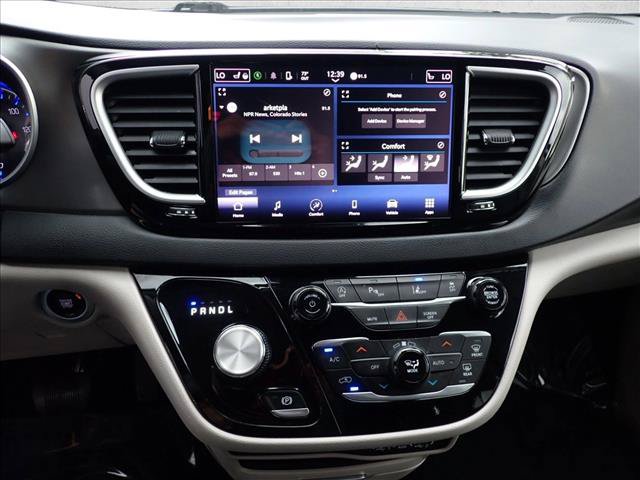 Used 2024 Chrysler Pacifica Touring-L FWD image 18
