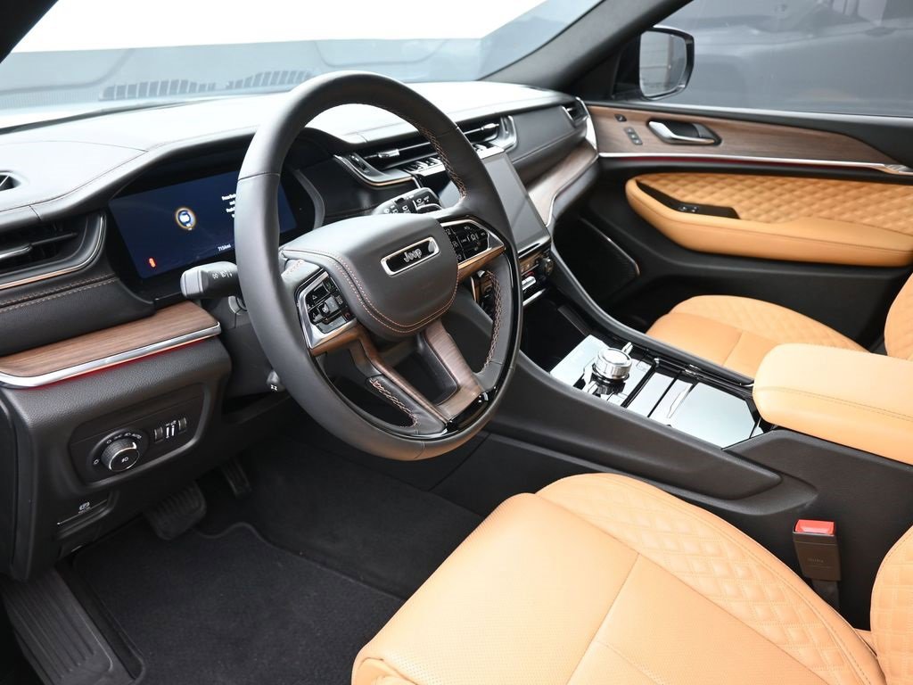 Used 2025 Jeep Grand Cherokee Summit w/ Obsidian Package image 19