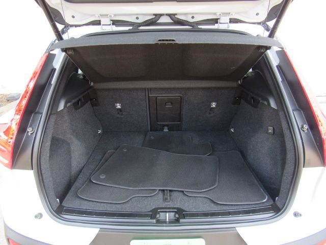 Used 2022 Volvo XC40 P8 Recharge Plus image 27