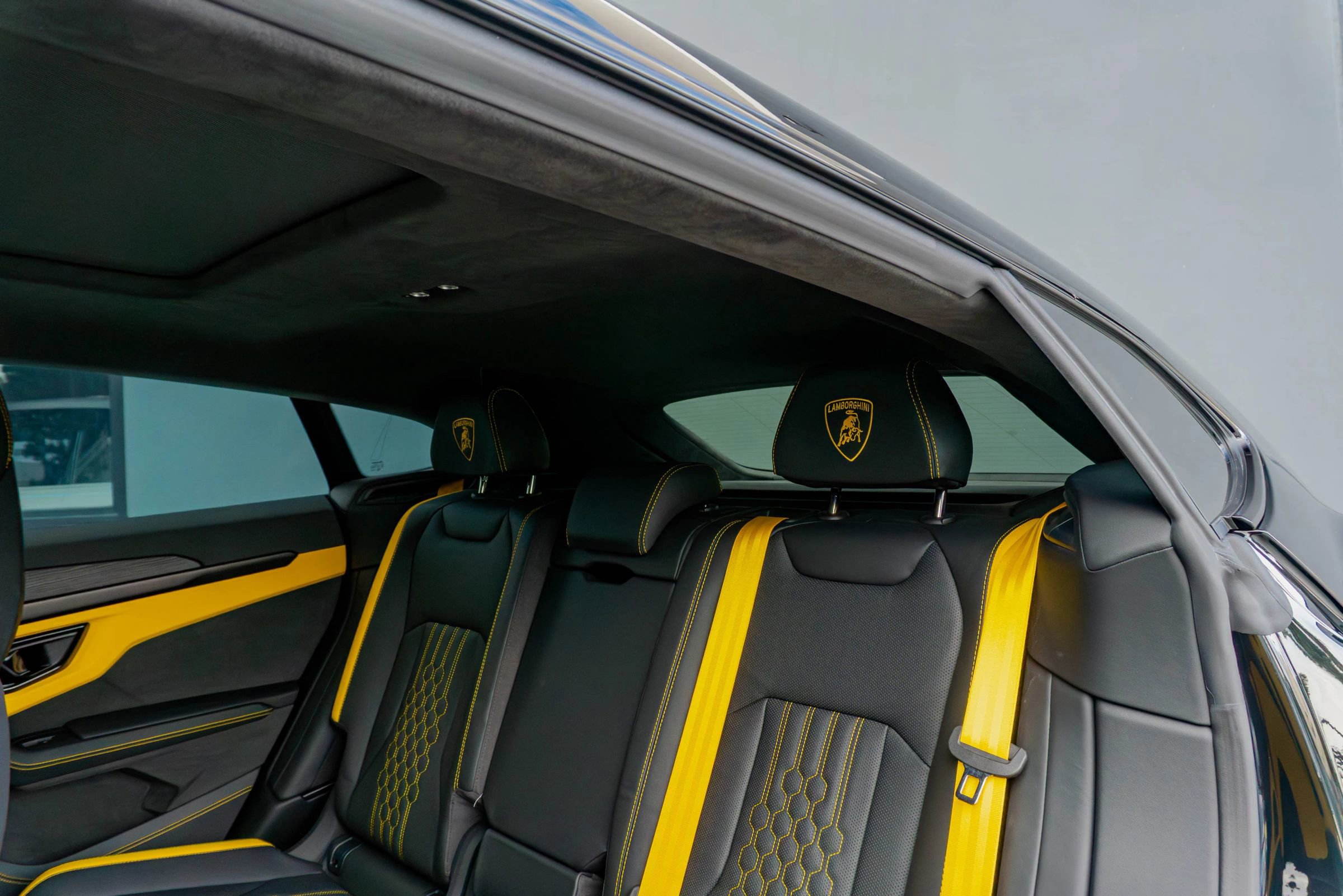 Used 2025 Lamborghini Urus SE image 13