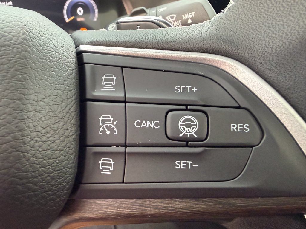 New 2027 Jeep Grand Cherokee Altitude RWD image 17