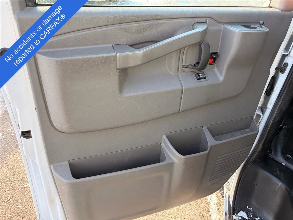 Used 2016 Chevrolet Express 2500 Extended image 18