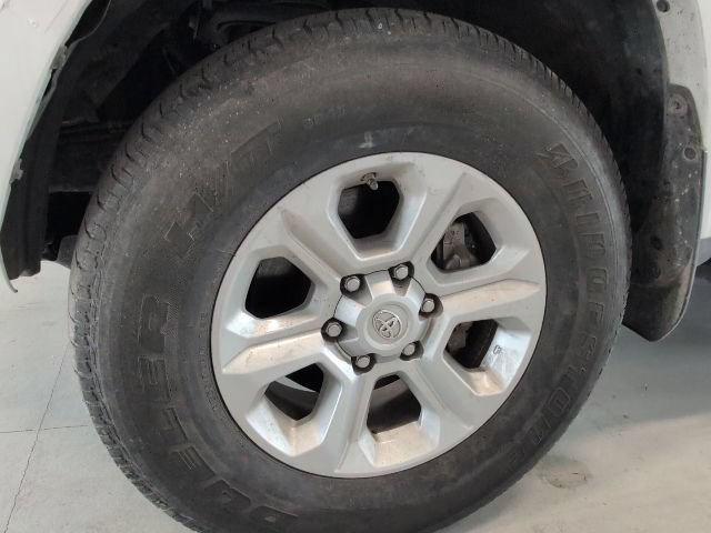 Used 2017 Toyota 4Runner SR5 AWD/4WD image 9