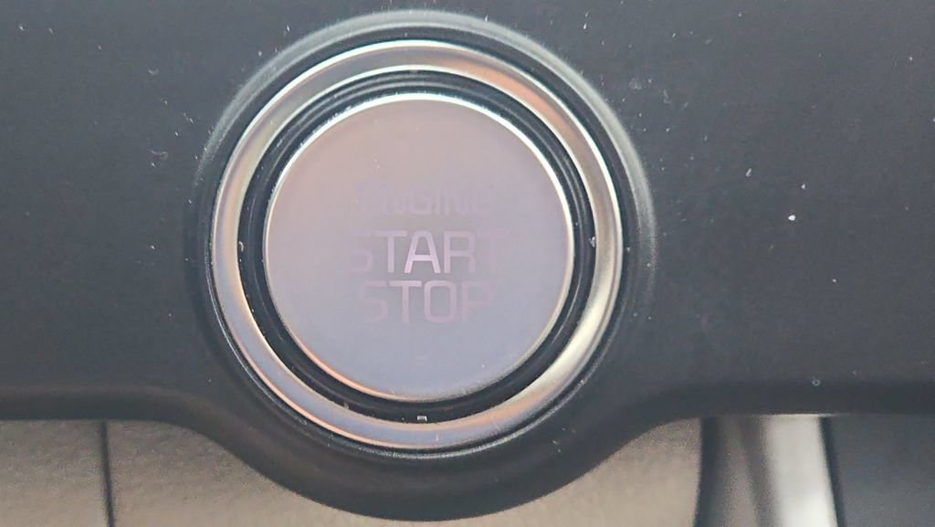 Used 2023 Kia Carnival LX FWD image 22