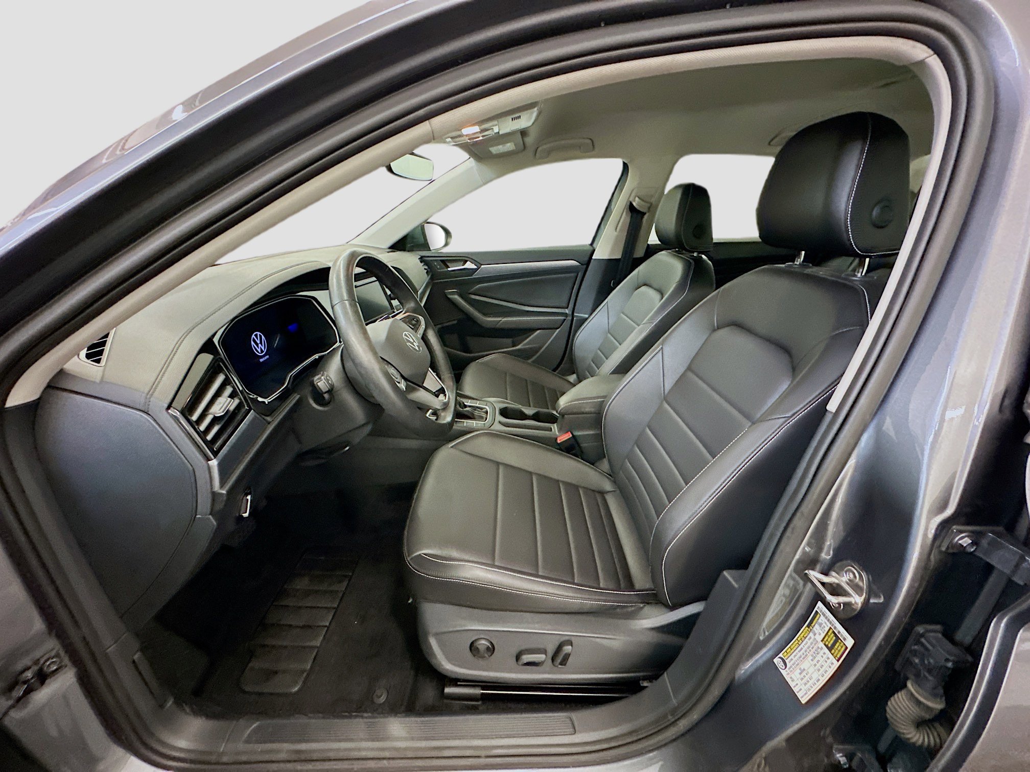 Used 2024 Volkswagen Jetta SE image 13