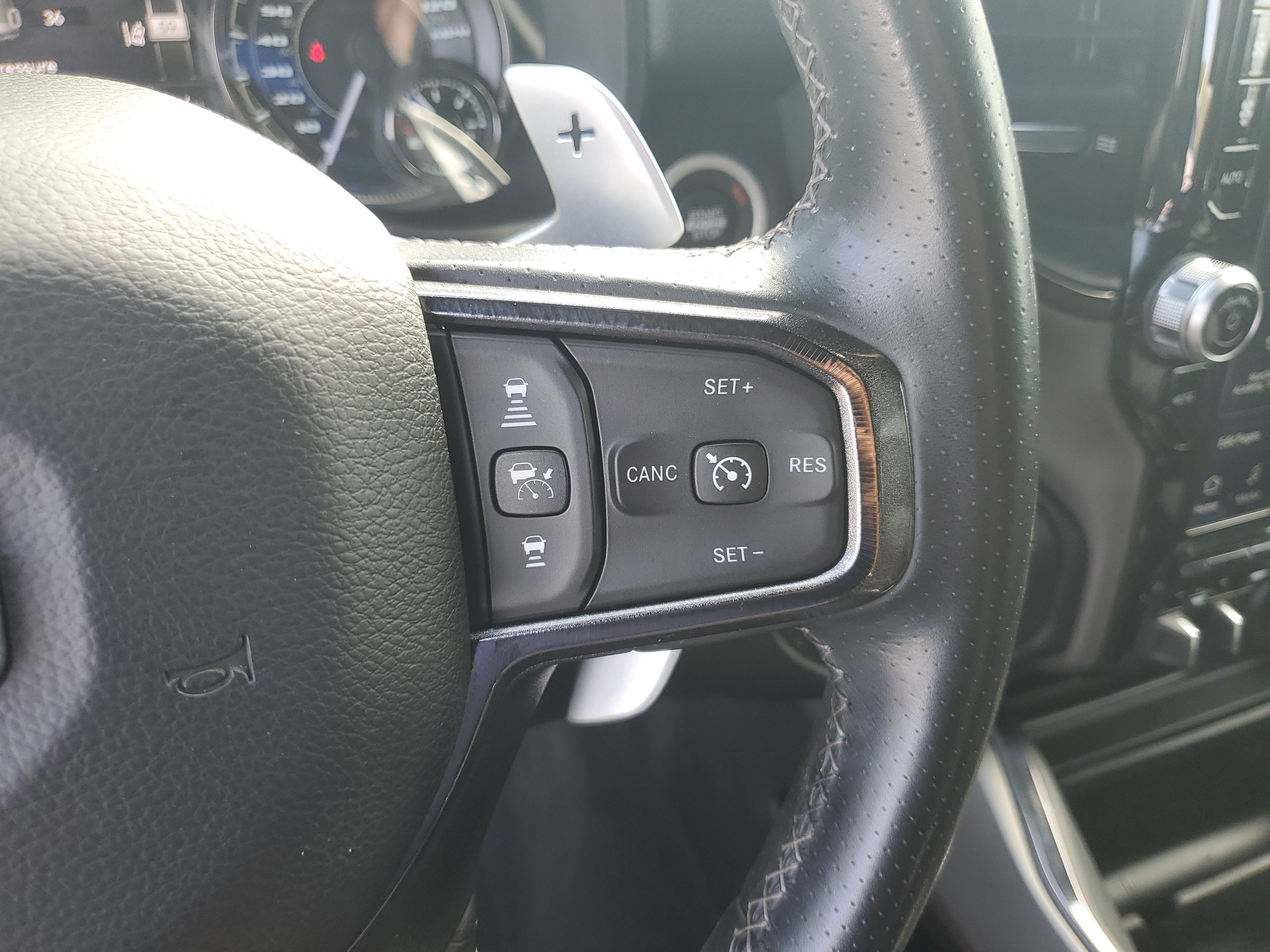Used 2022 RAM 1500 Laramie AWD/4WD image 17