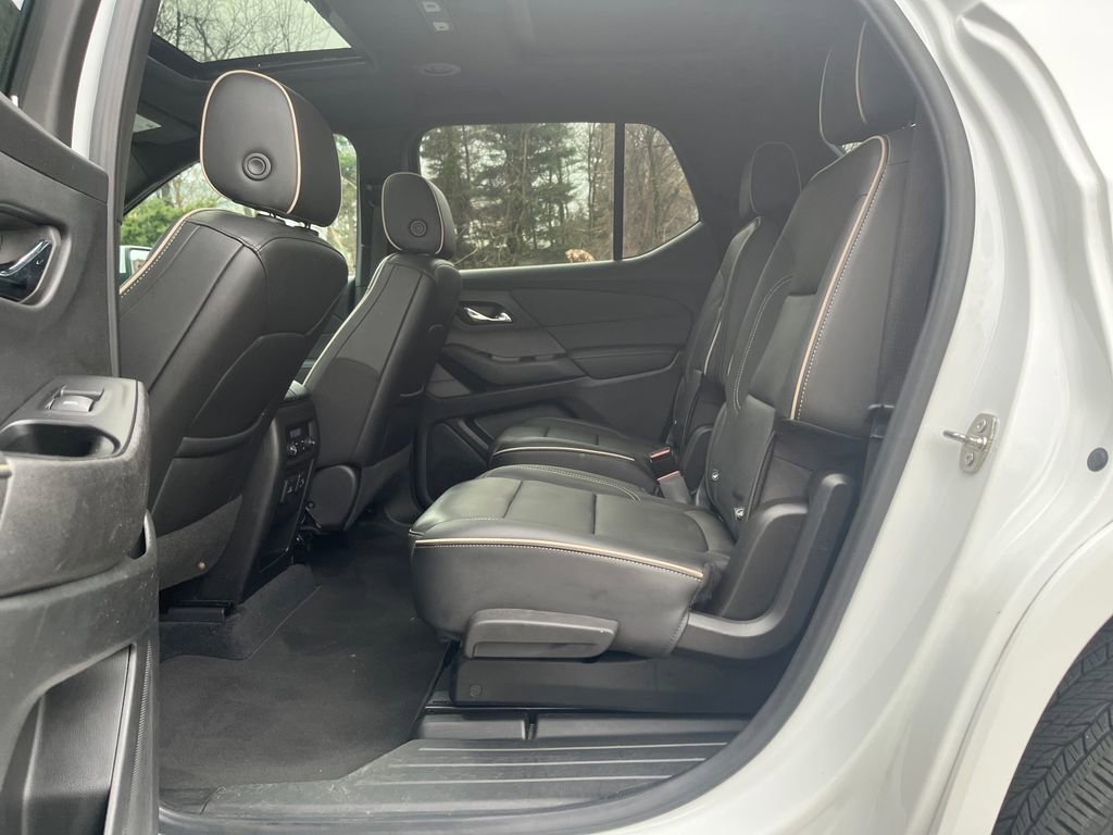 Used 2023 Chevrolet Traverse Premier image 9