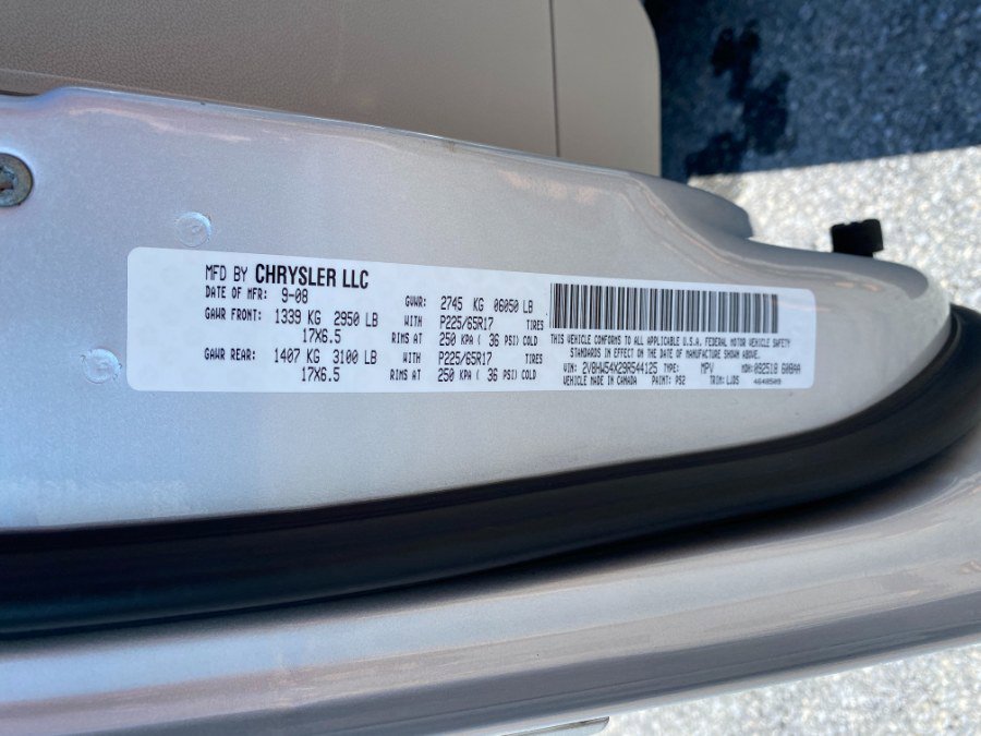 Used 2009 Volkswagen Routan SEL image 10