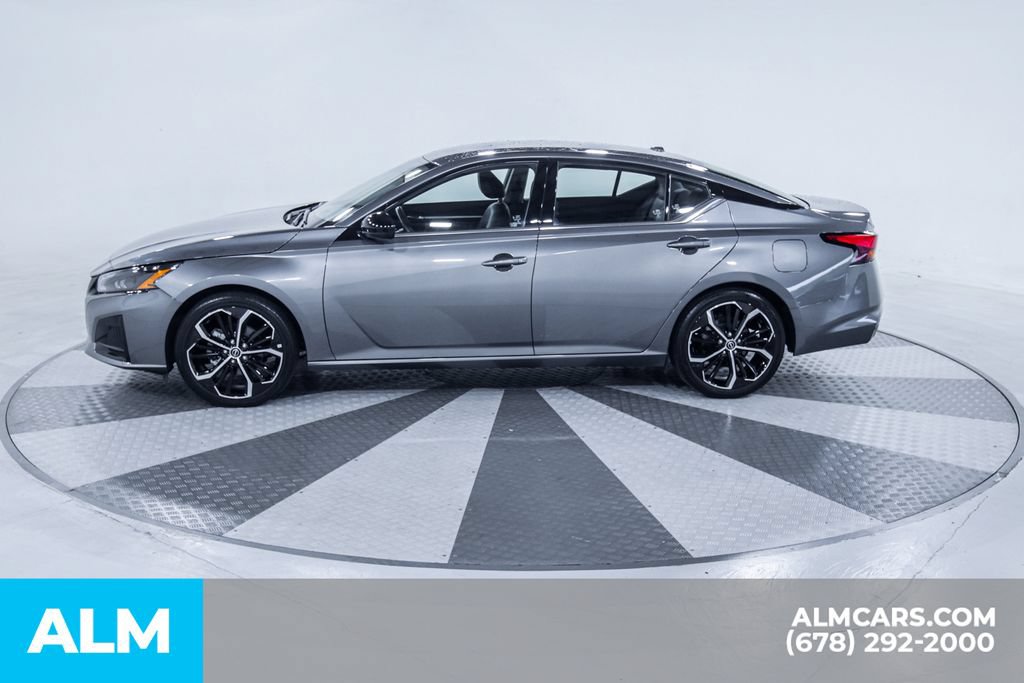 Used 2025 Nissan Altima 2.5 SR FWD image 9
