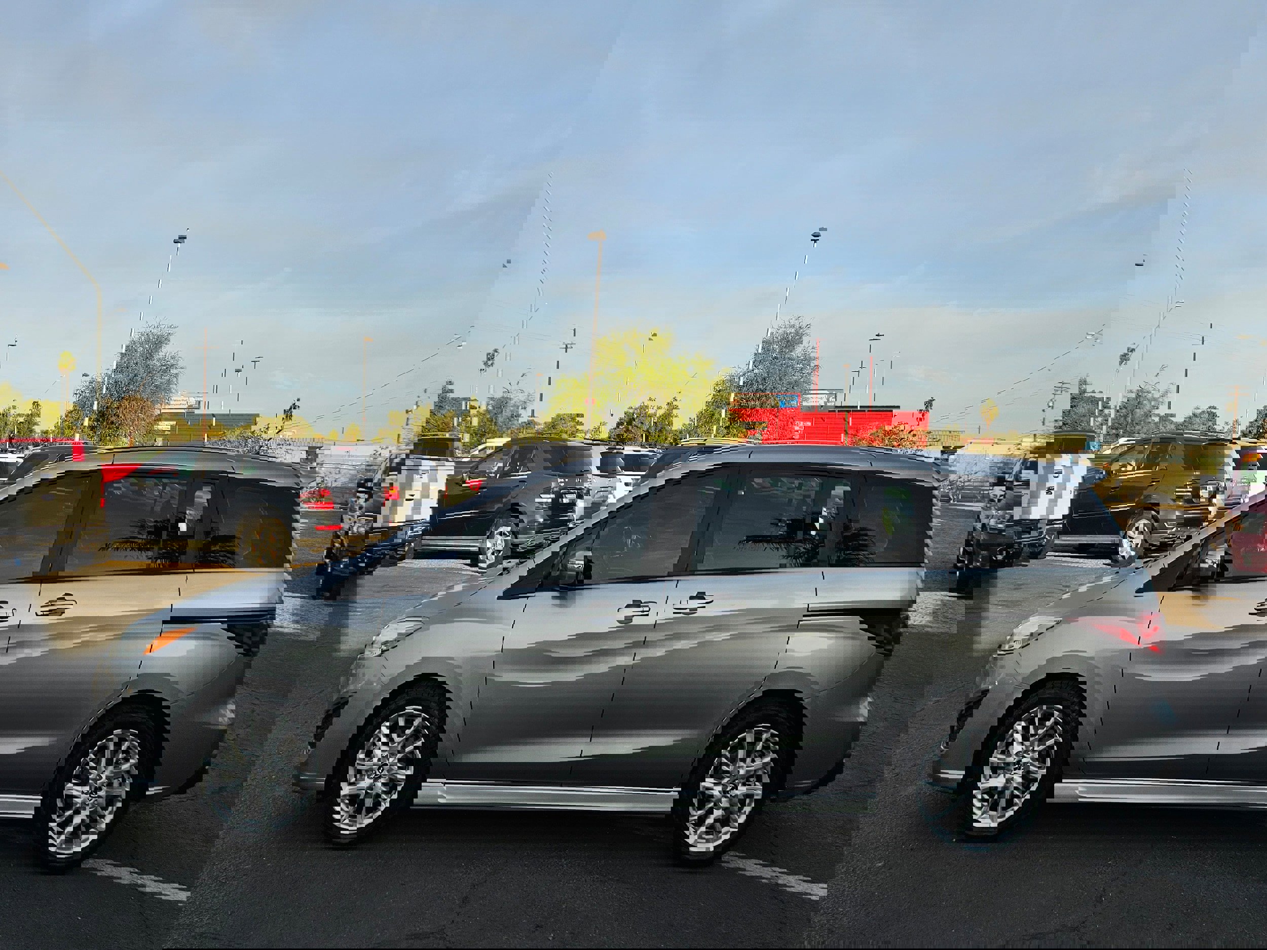 Used 2013 MAZDA MAZDA5 Grand Touring image 2