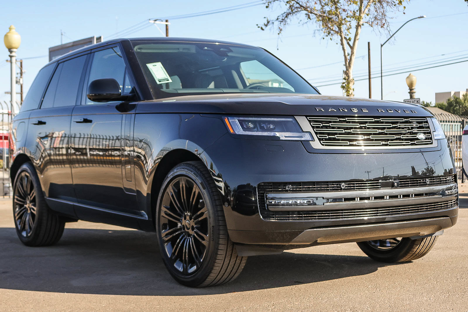 New 2026 Land Rover Range Rover SE AWD/4WD image 3
