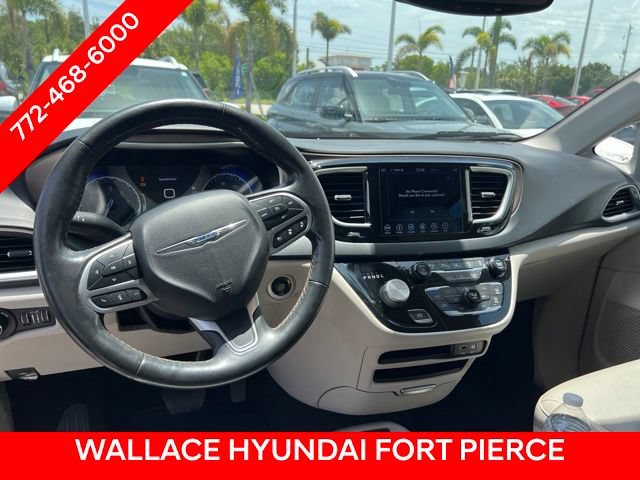 Used 2019 Chrysler Pacifica Touring-L w/ Advanced Safetytec Group FWD image 12